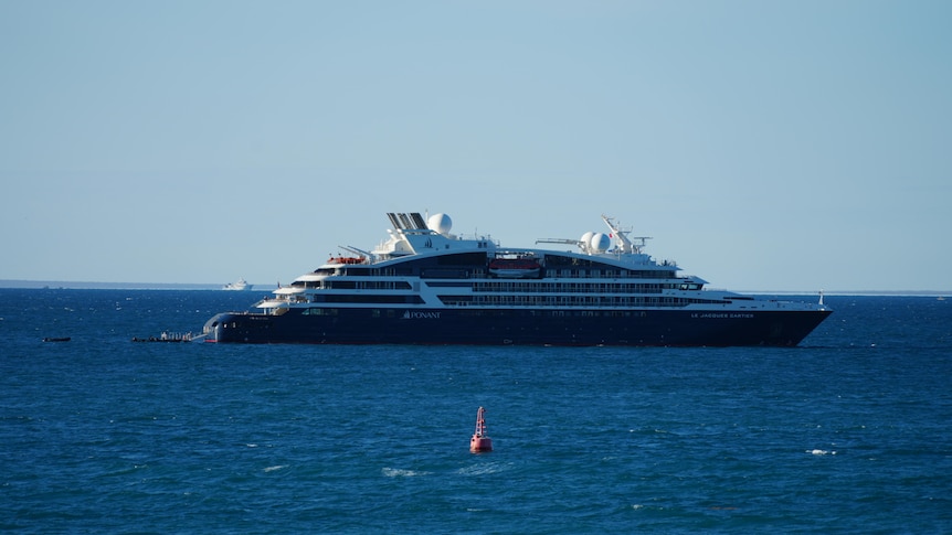 Port strike leaves cruise ships stranded at sea in Western Australia's north