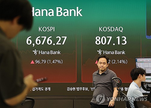 Seoul stocks trade higher late Fri. morning on risk appetite