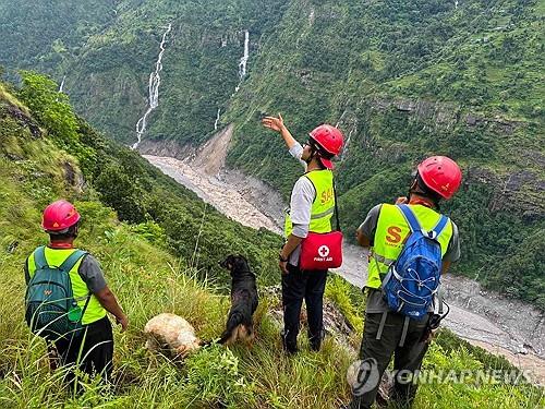 Multipronged search continues for 9 S. Koreans missing in Nepal floods