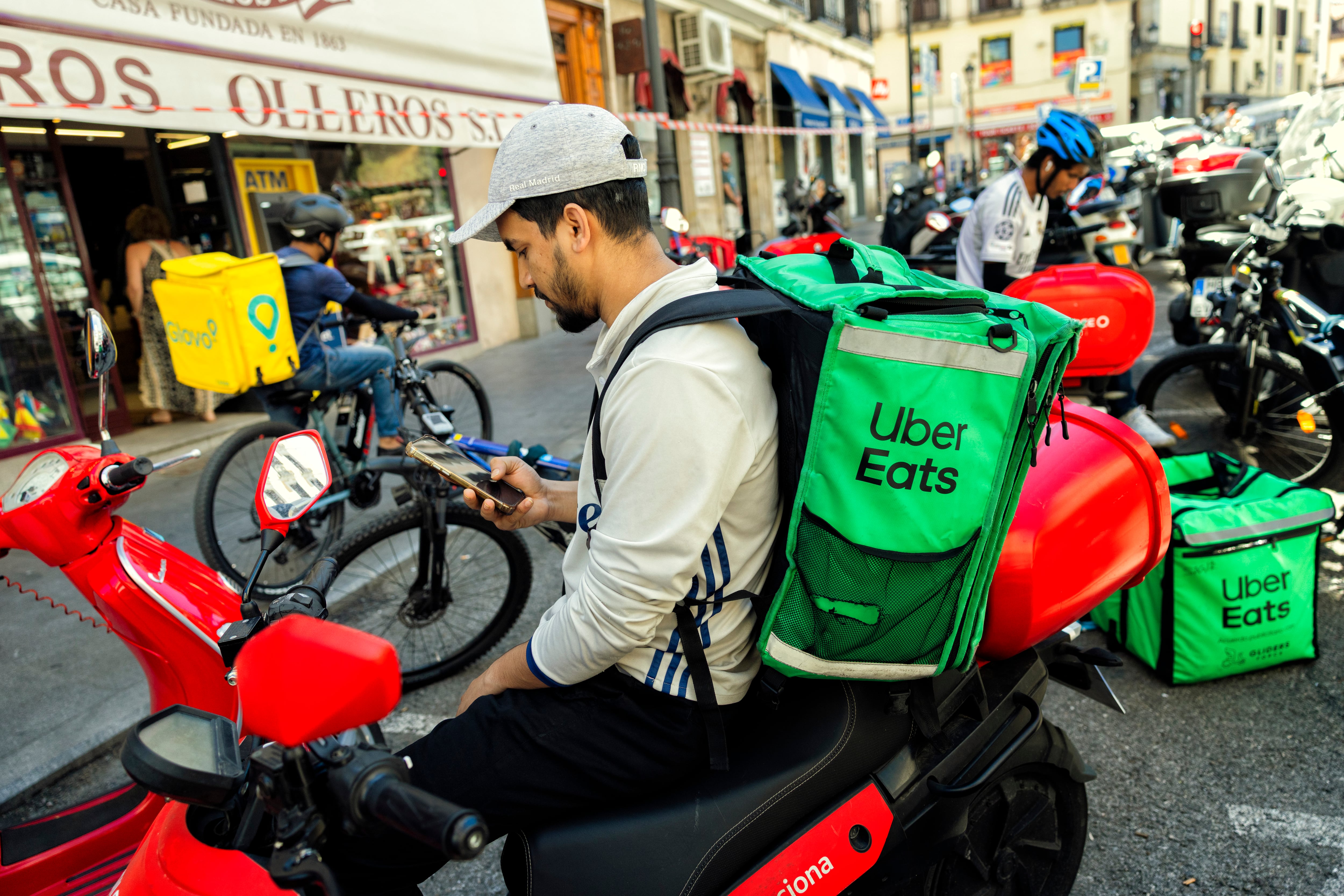 CC OO llevará ante el juez la “corrupción” en las elecciones sindicales de subcontratas que trabajan para Uber Eats y Glovo