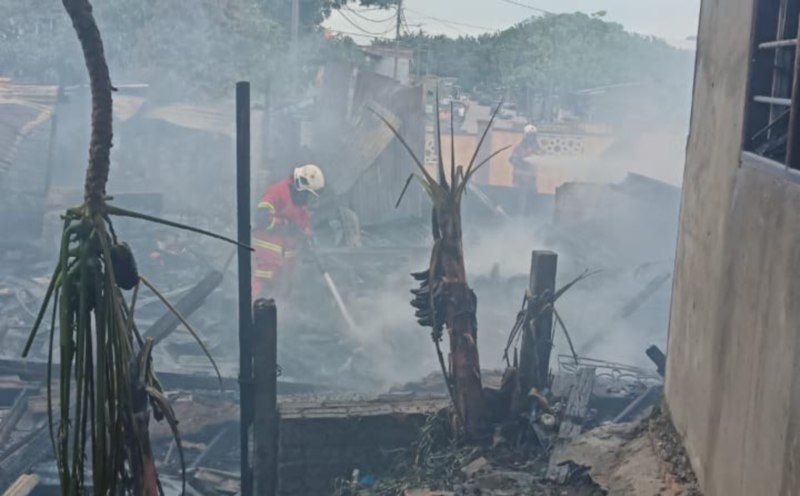 Five houses damaged in Kampung Tanah Liat fire