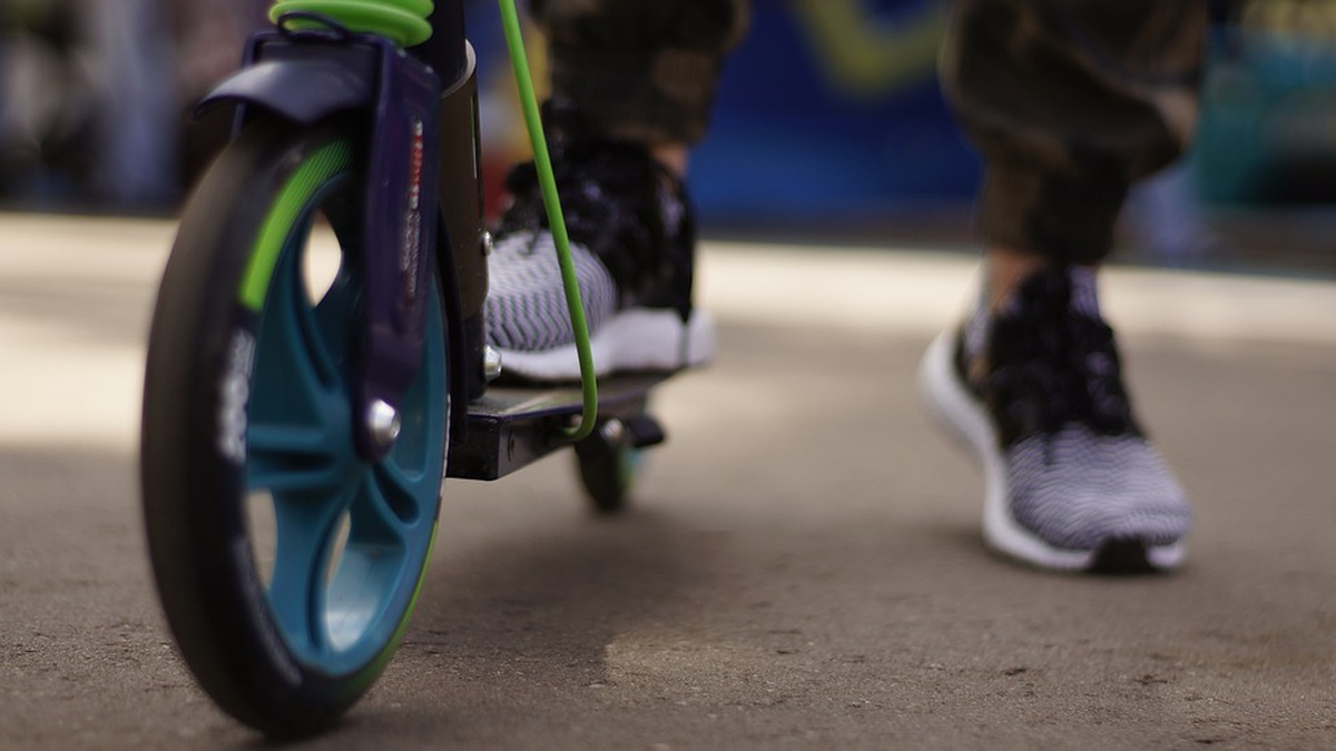 Chernivtsi backs decision to terminate memoranda with e-scooter operators