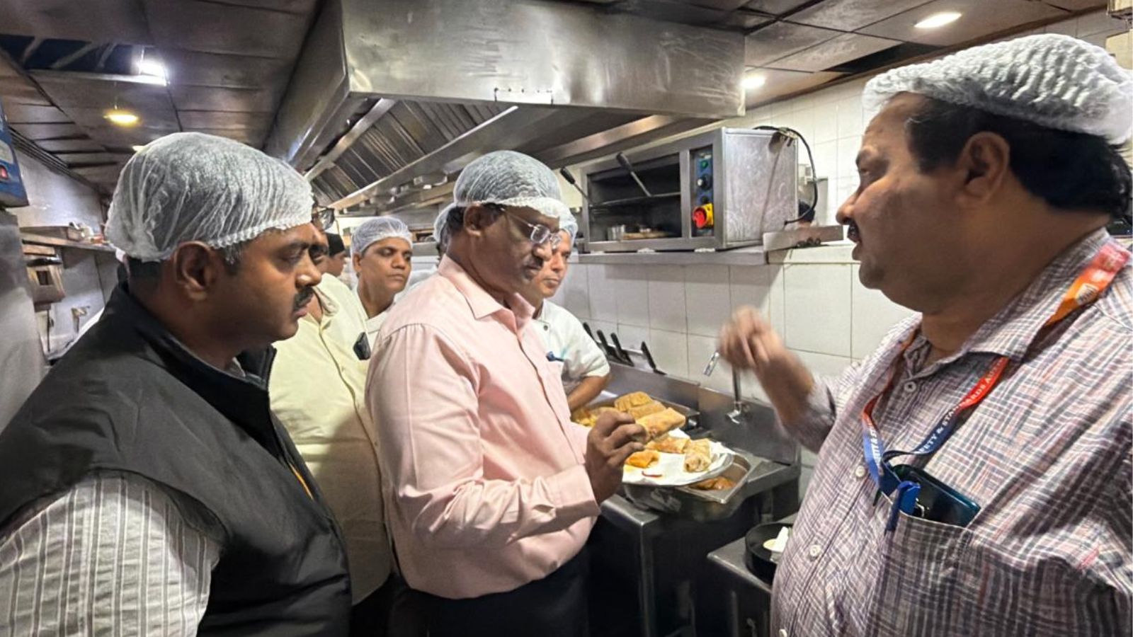 After Bengaluru hotel raids, survey finds 9 in 10 diners report seeing hygiene violations