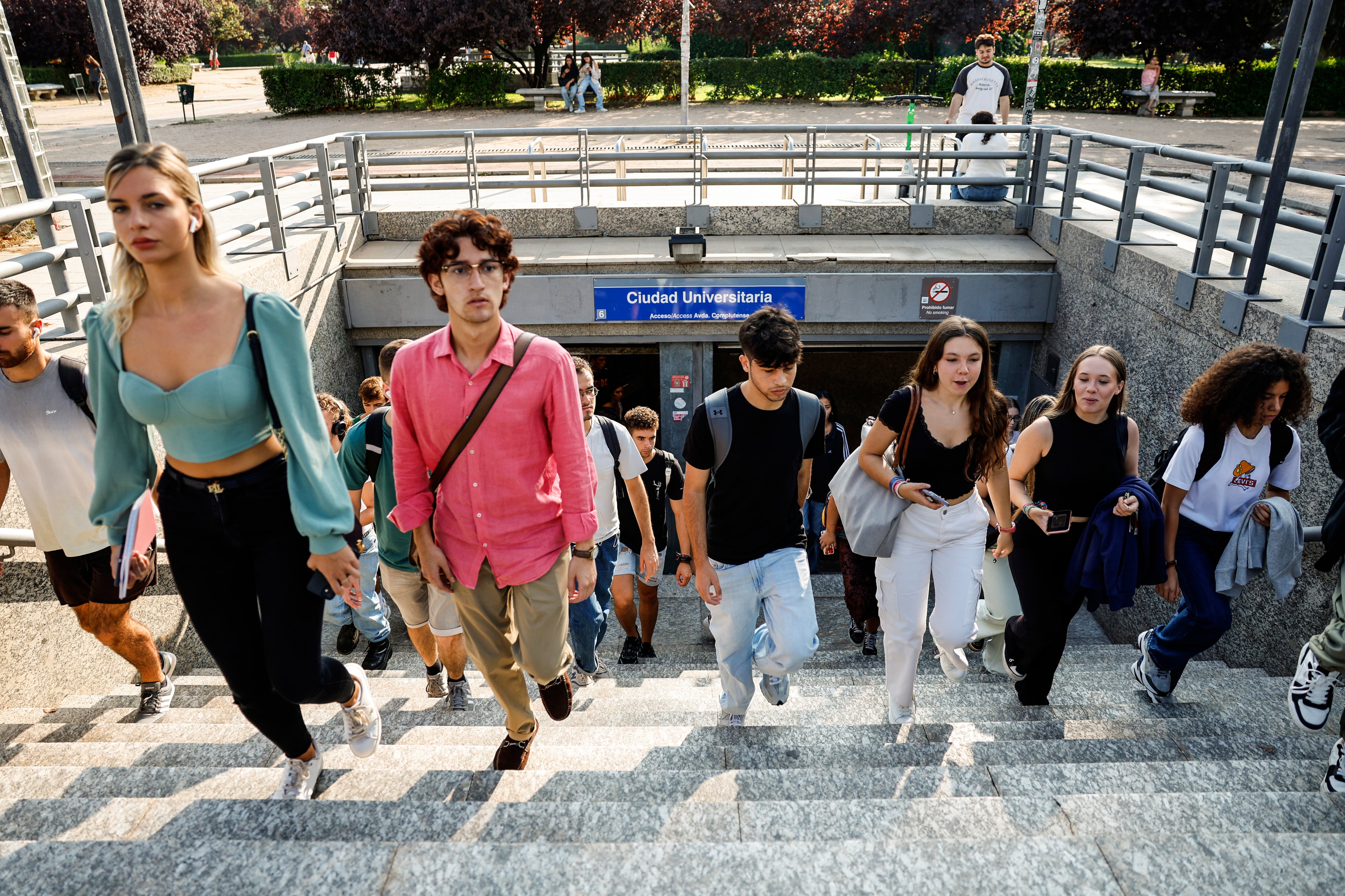 Solo el 31% de los jóvenes viven sin ayuda familiar en España, la peor tasa entre los países del entorno