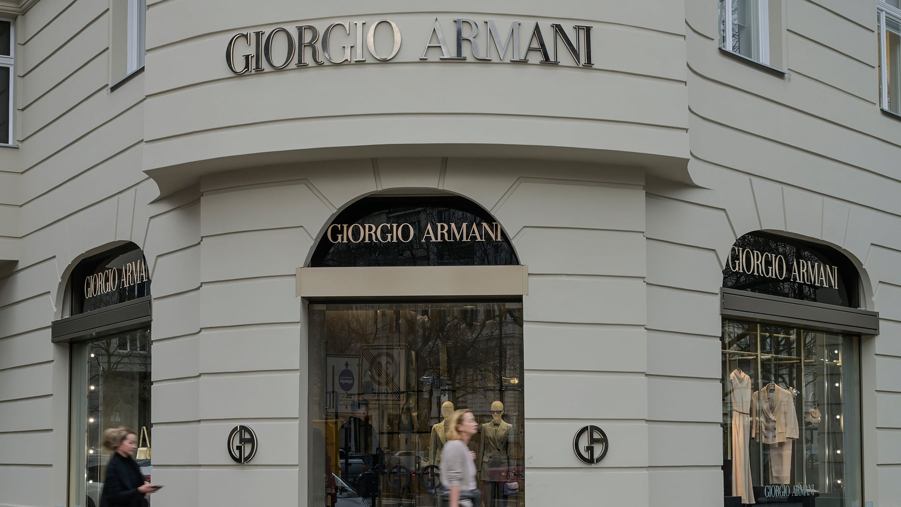 Report: Armani Stake Sale Could Be Delayed Beyond March 2027 Deadline