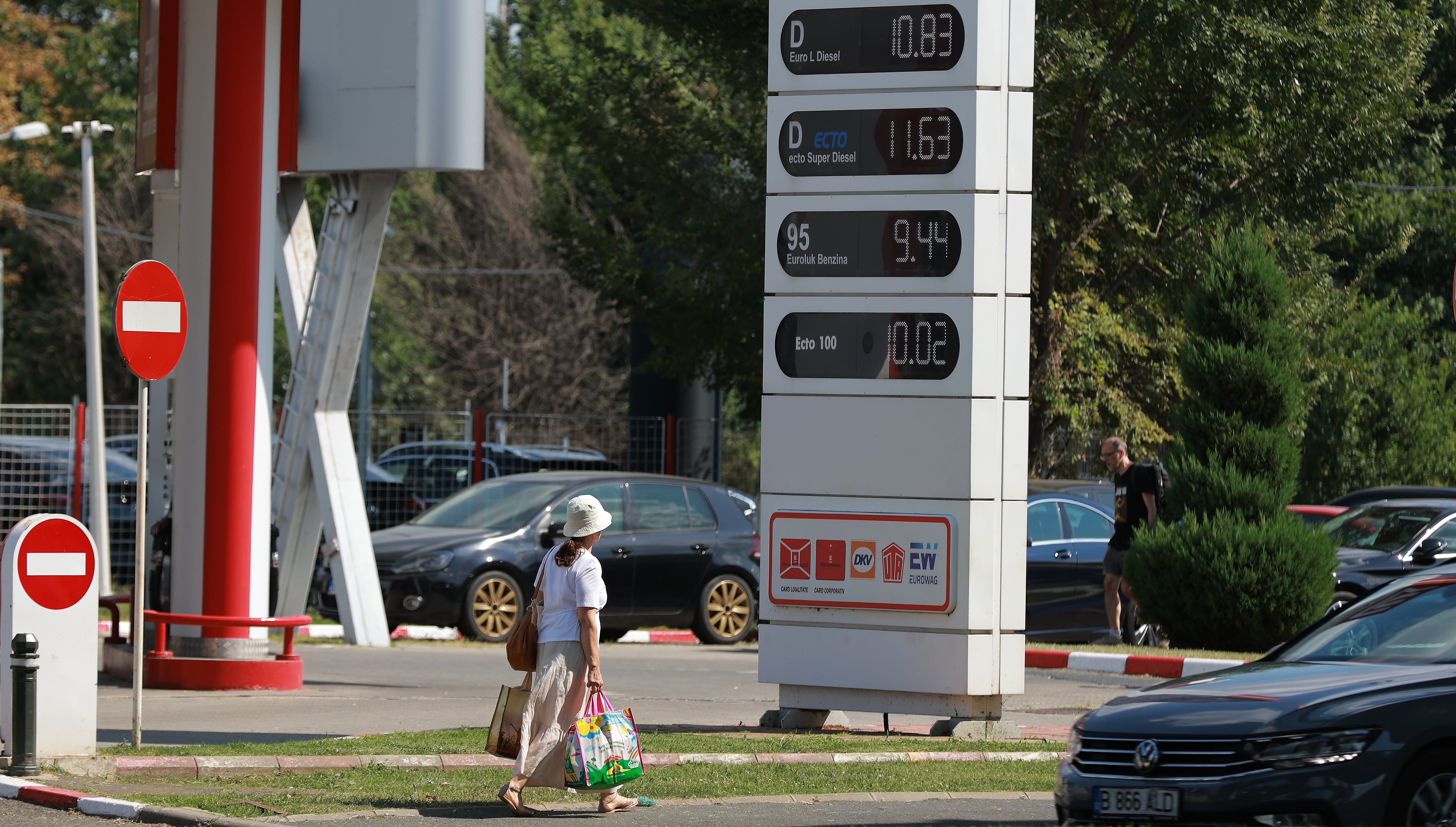 Oil prices reach $90 a barrel as hopes weaken for US-Iran deal