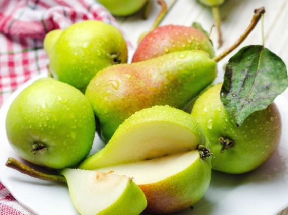 Apples versus Pears: Which fruit is better for blood sugar?