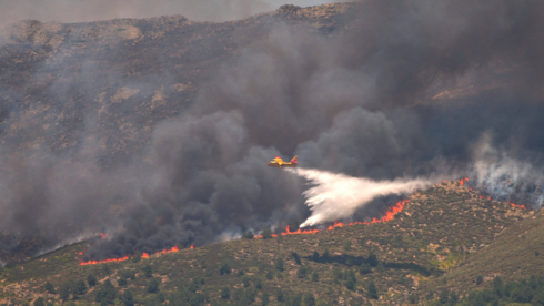 Spain calls on Brussels to tax private jets and fossil fuel profits to fund Europe-wide wildfire response