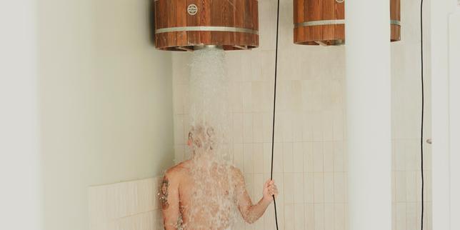 In Barcelona, Russian and Ukrainian exiles cross paths at the baths: 'We don't talk about the war, not even at the banya'