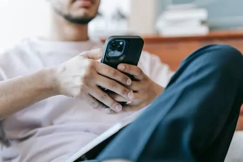 Scrolling endlessly to unwind could make you feel worse