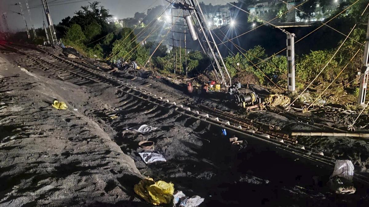 Farakka track subsidence forces cancellation of several trains to North Bengal