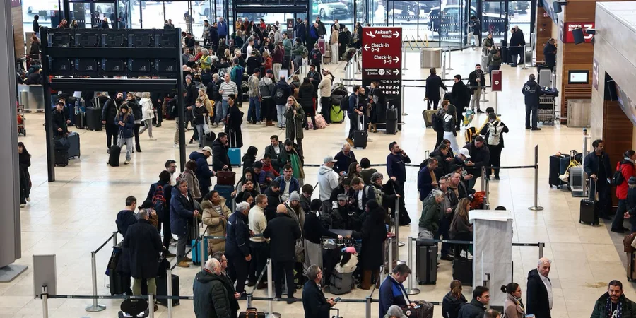 EU border checks trigger two-hour lines at major airports as summer travel peaks