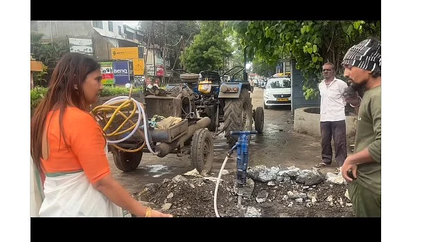 Nashik: CBS-Canada Corner Road Dug Up Four Months After Concreting, Corporator Dr Hemlata Patil Halts Work |VIDEO