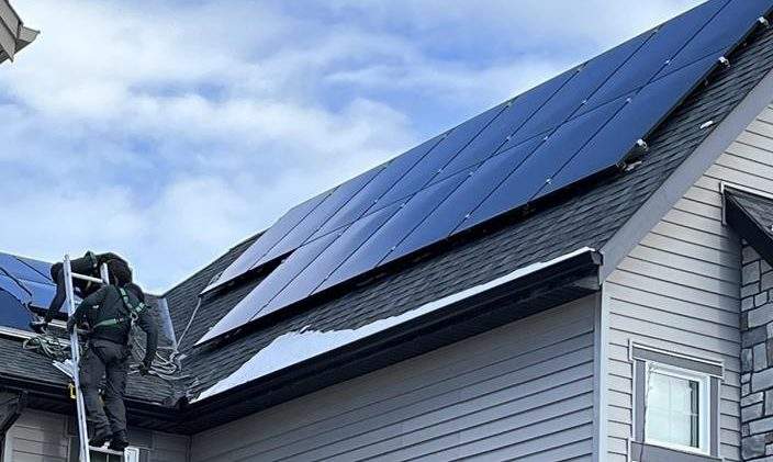 Alberta introduces $14 solar panel recycling fee, landfill ban