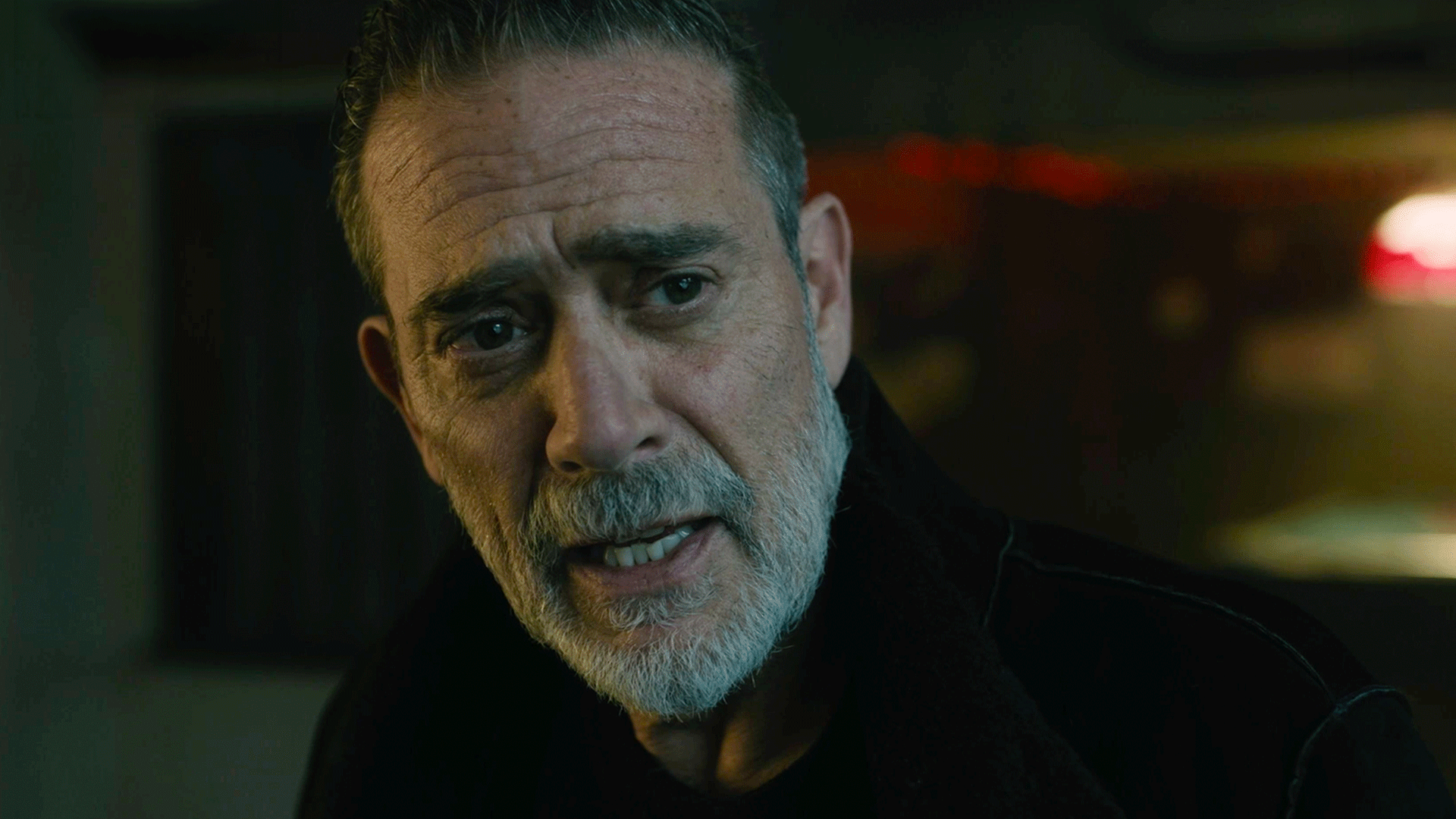Negan Actor Jeffrey Dean Morgan Says The Walking Dead Fans Still Swear at Him in the Street for Killing Glenn 10 Years Ago