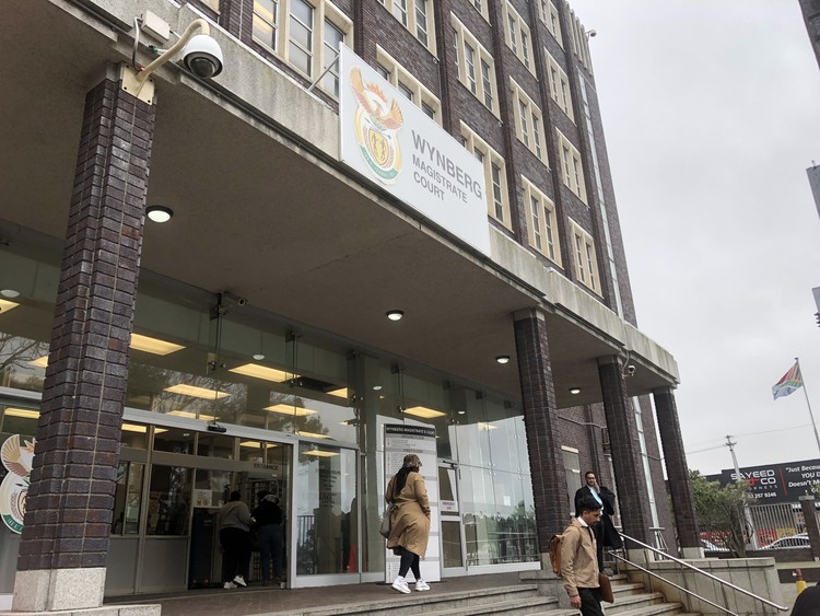 Police torture case postponed after no-show by cop’s lawyer