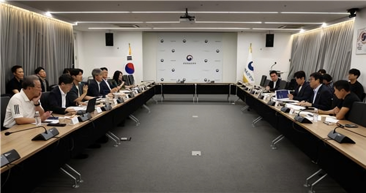 Expanded election for football federation chief to be held this year