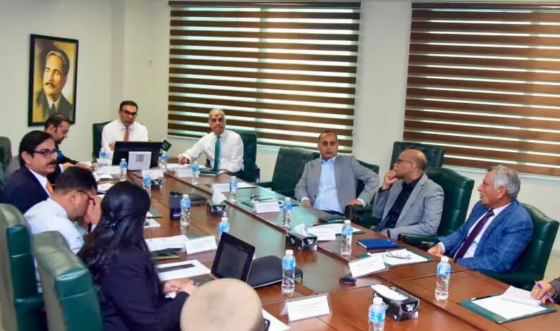 PC Board advances airport outsourcing, LESCO, MEPCO privatisation