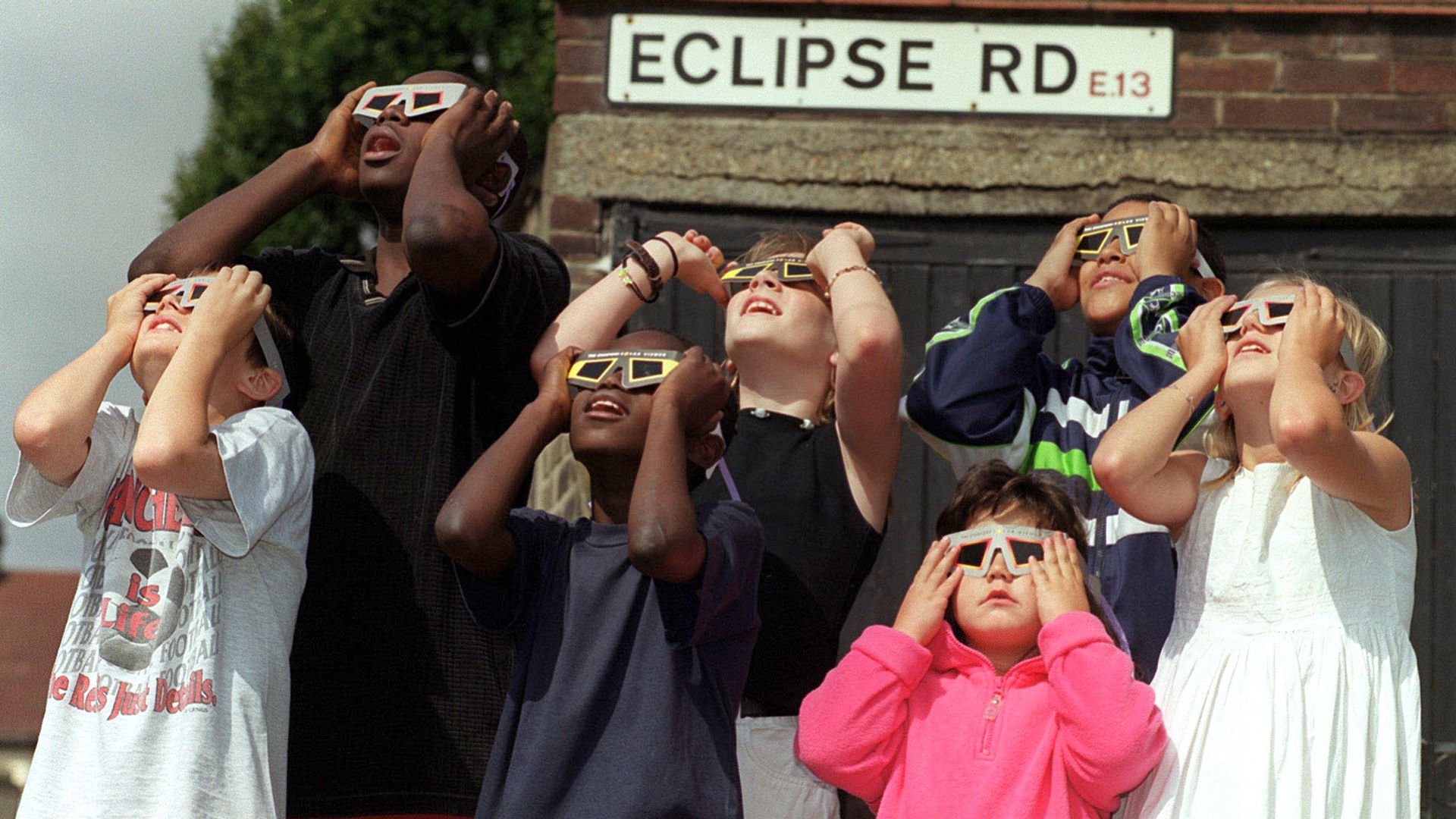 Don't use your 1999 solar eclipse glasses, public told