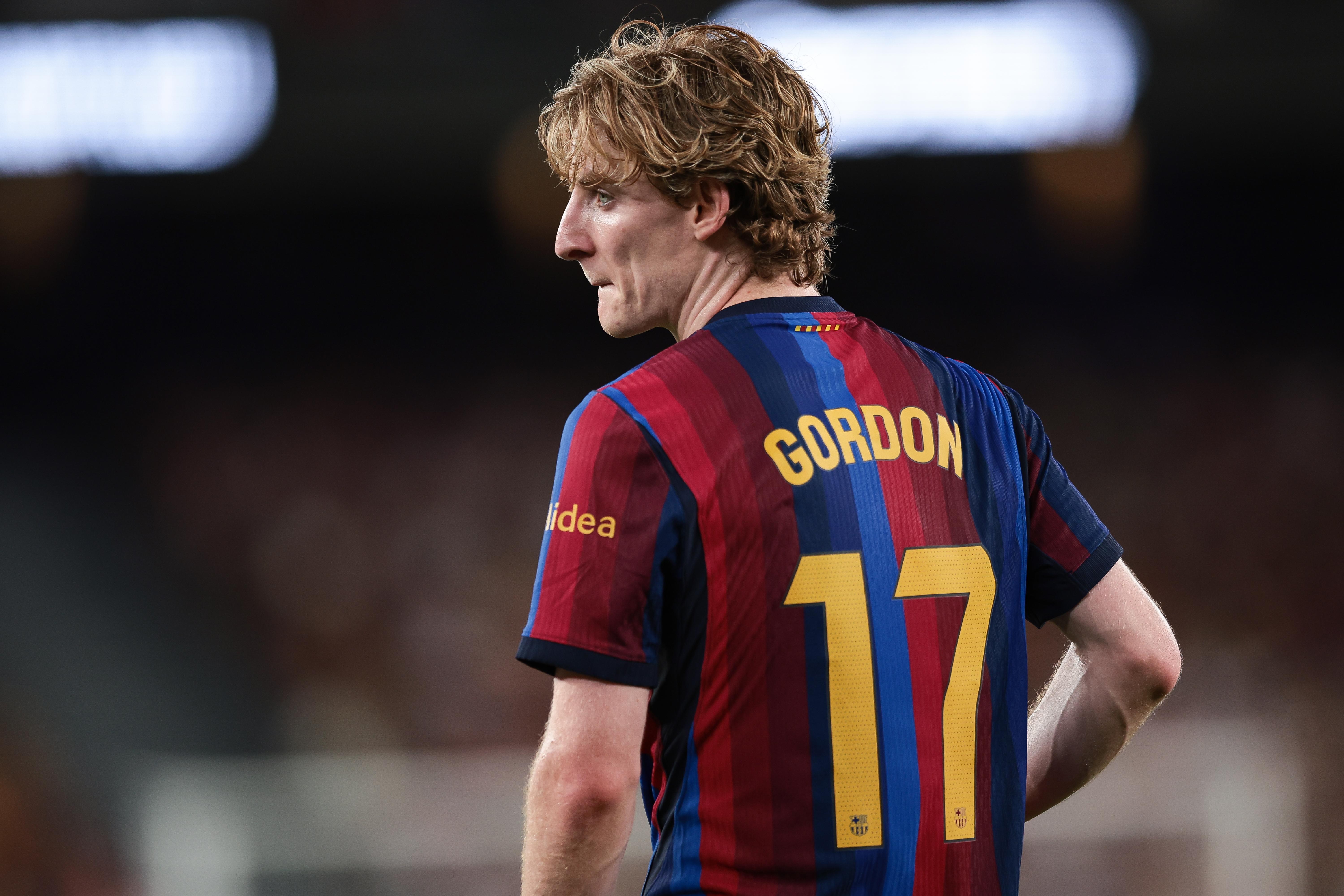 Barcelona star Anthony Gordon answers which is better: La Liga or the Premier League?