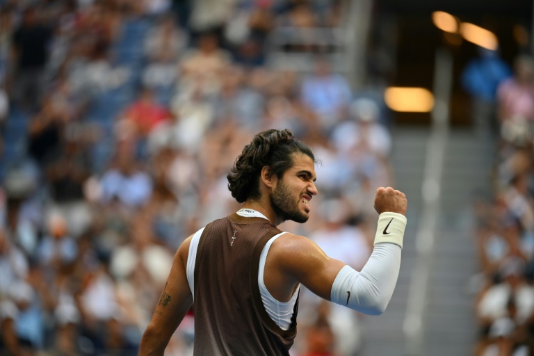 Alcaraz, Sabalenka into US Open last 16 as Williams sisters lose on return