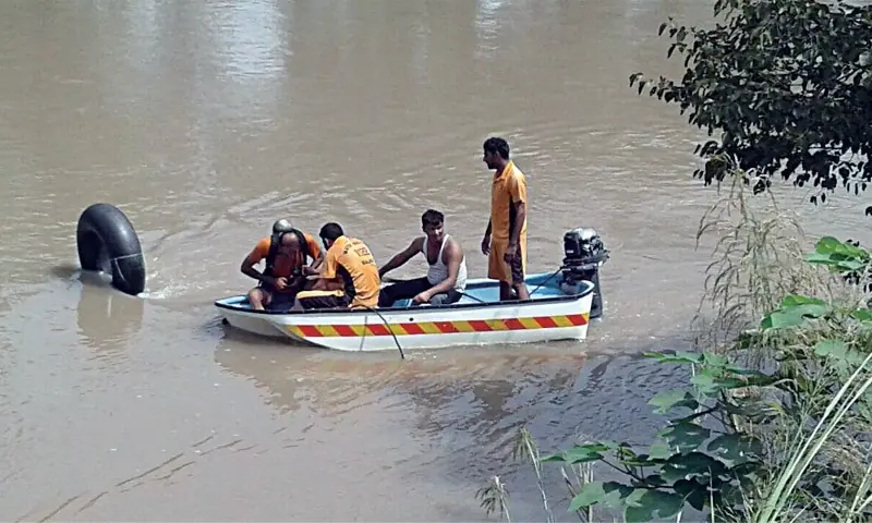 At least 12 dead as loader rickshaw carrying wedding procession falls into canal in Kot Addu
