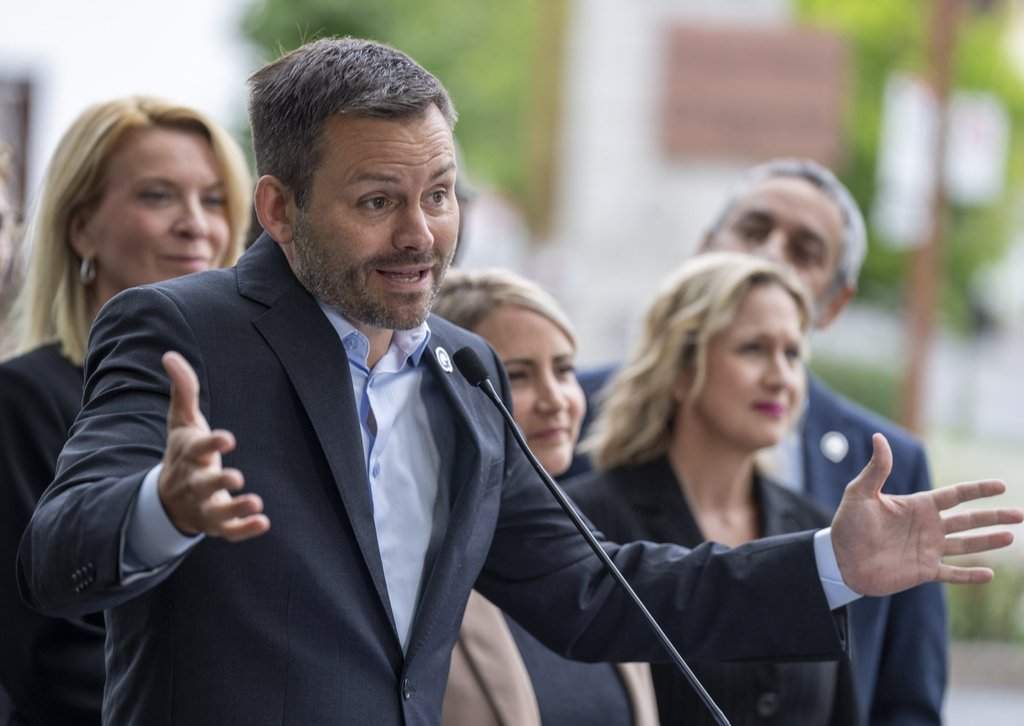 Week two of Quebec campaign dominated by debates on immigration, language