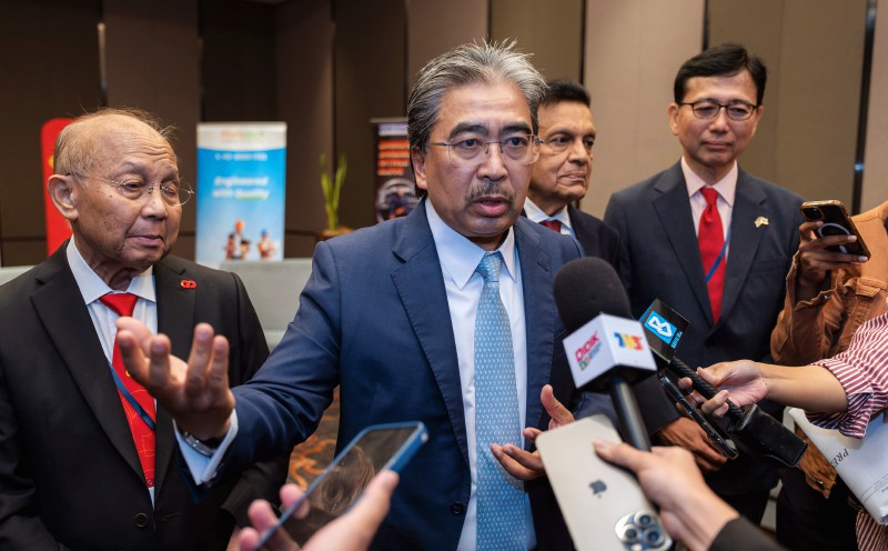 Don't rush GE16 seat talks, says Johari