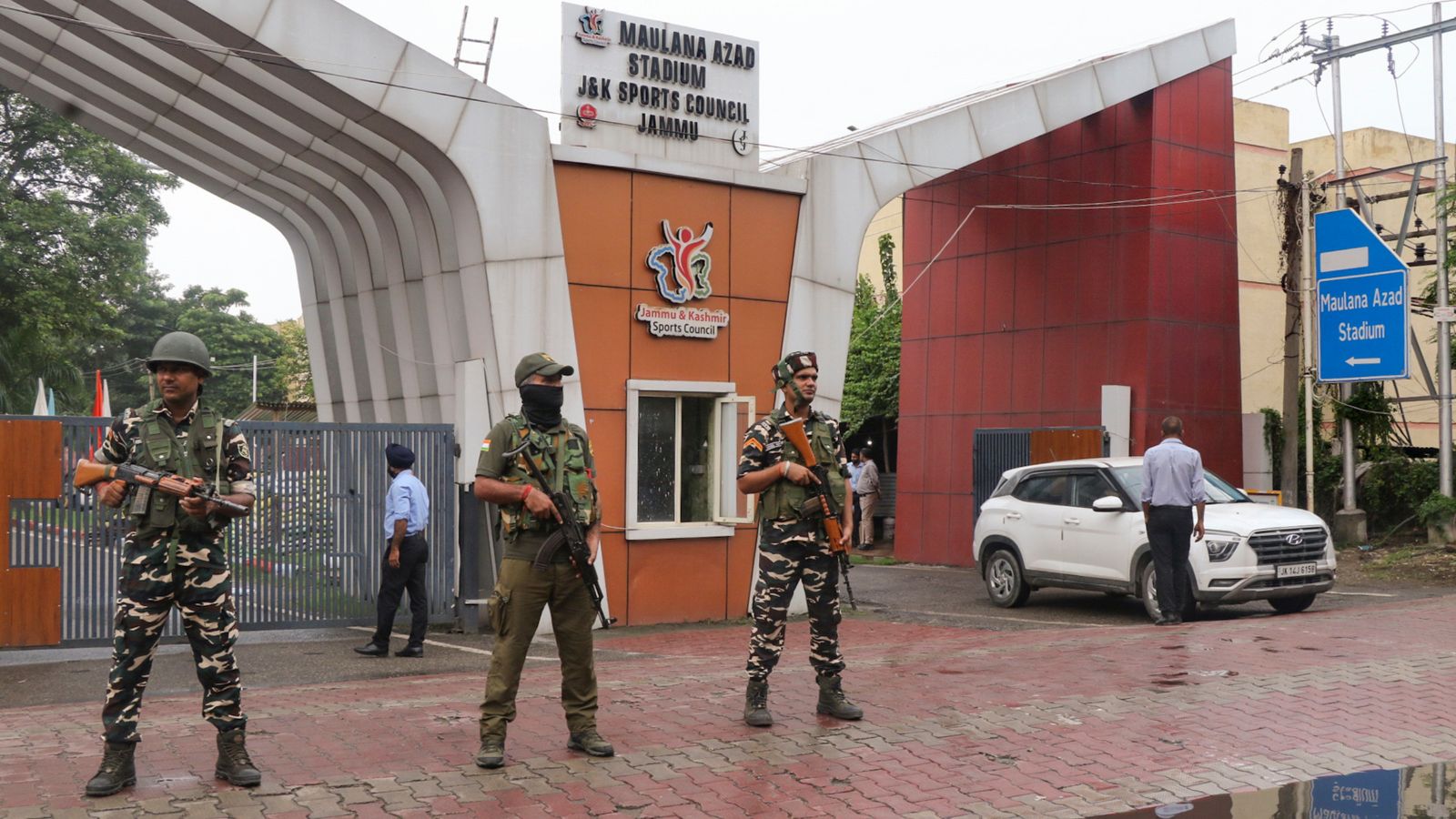After threat letter, Kashmiri Pandits working in Valley asked to stay at home