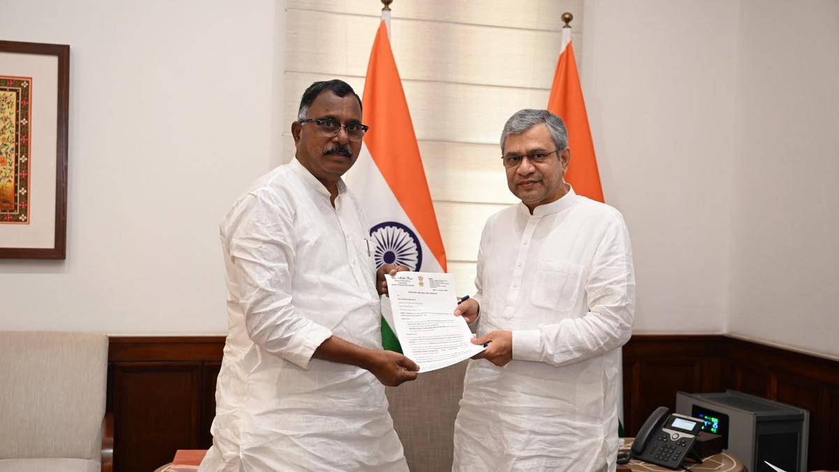 Mallu Ravi urges early sanction of Dornakal-Gadwal rail line