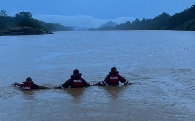 Two 14-year-old boys feared drowned while swimming in river