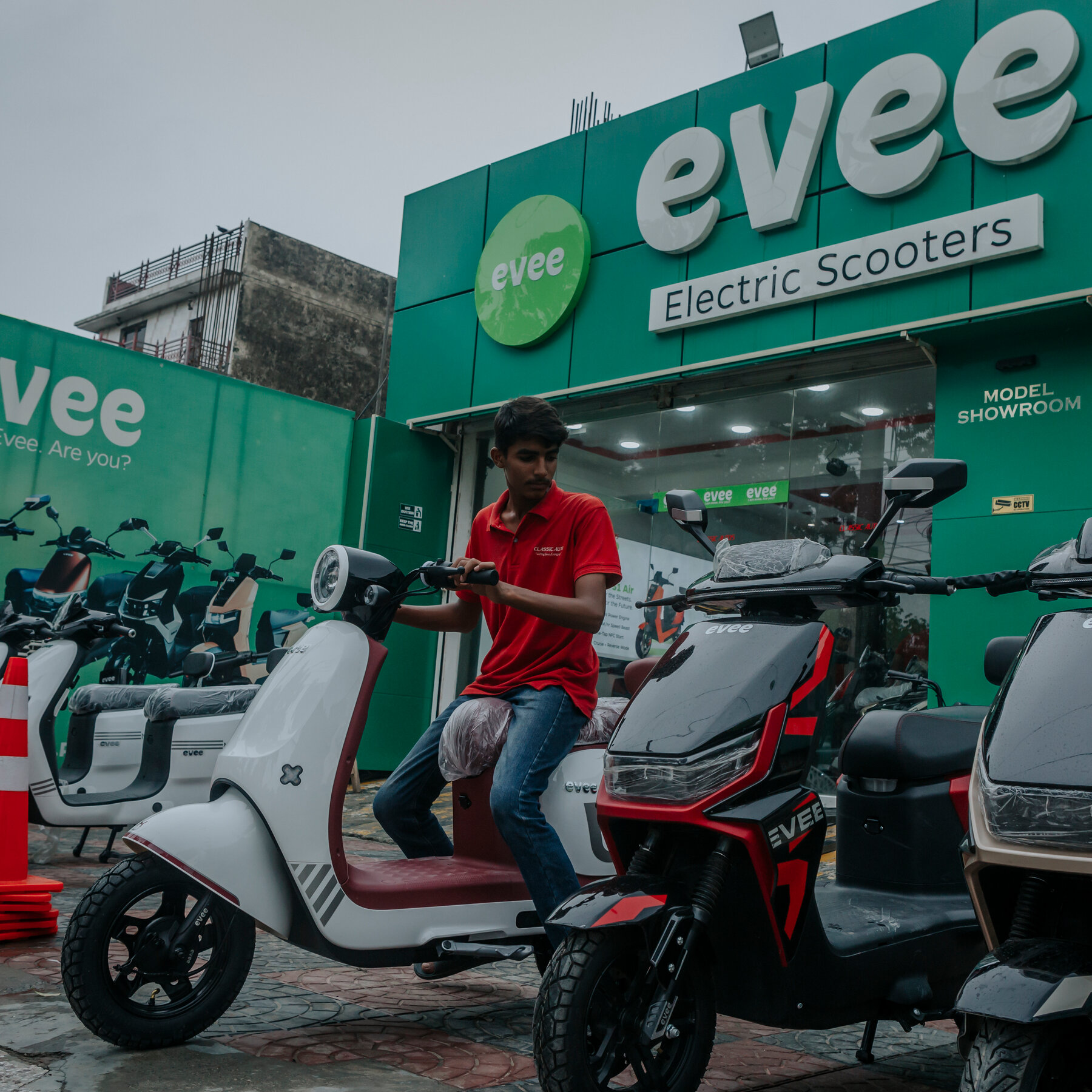 A Side Effect of the Iran War: Electric Motorcycles Are Soaring