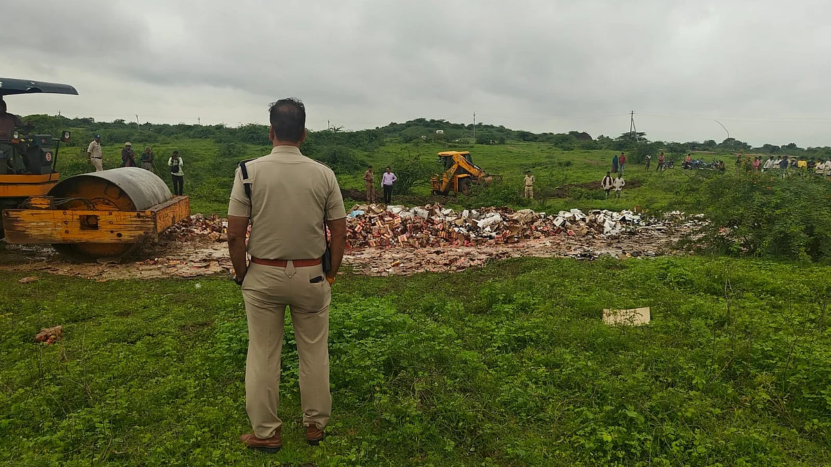 MP’s Jhabua Police Destroy 13,975 Litres Of Seized Illicit Liquor
