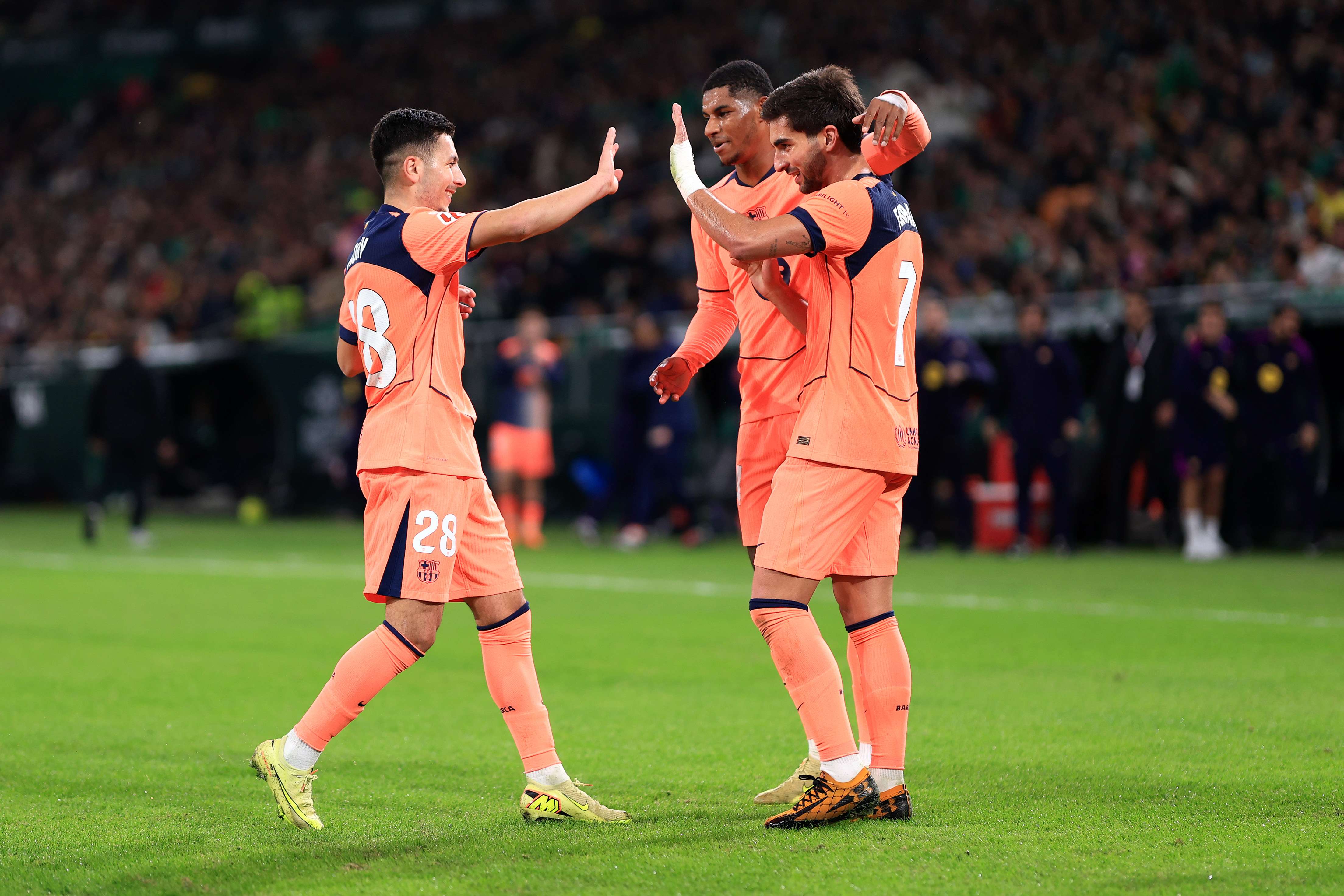 Official: Barcelona star suffers ACL injury