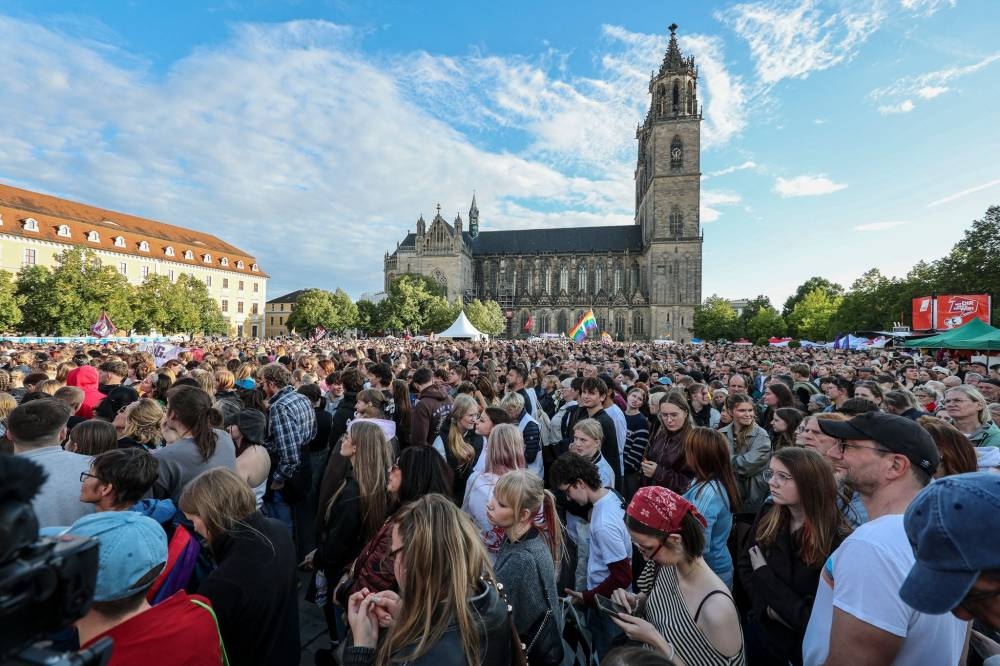 Thousands join rallies before German state election