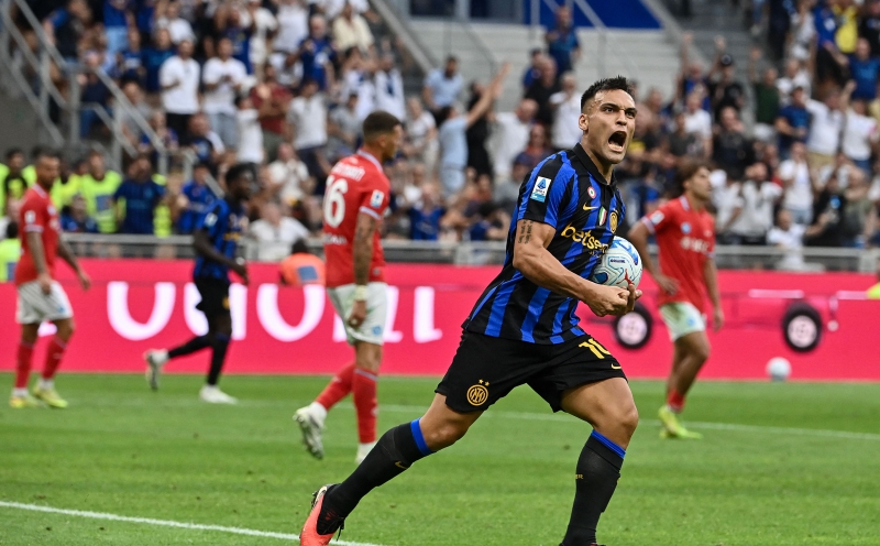 Inter and Roma roar back to win thrillers and share top spot
