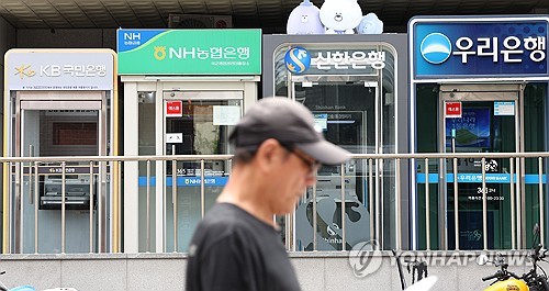 Household loans fall as banks maintain tight lending rules: data
