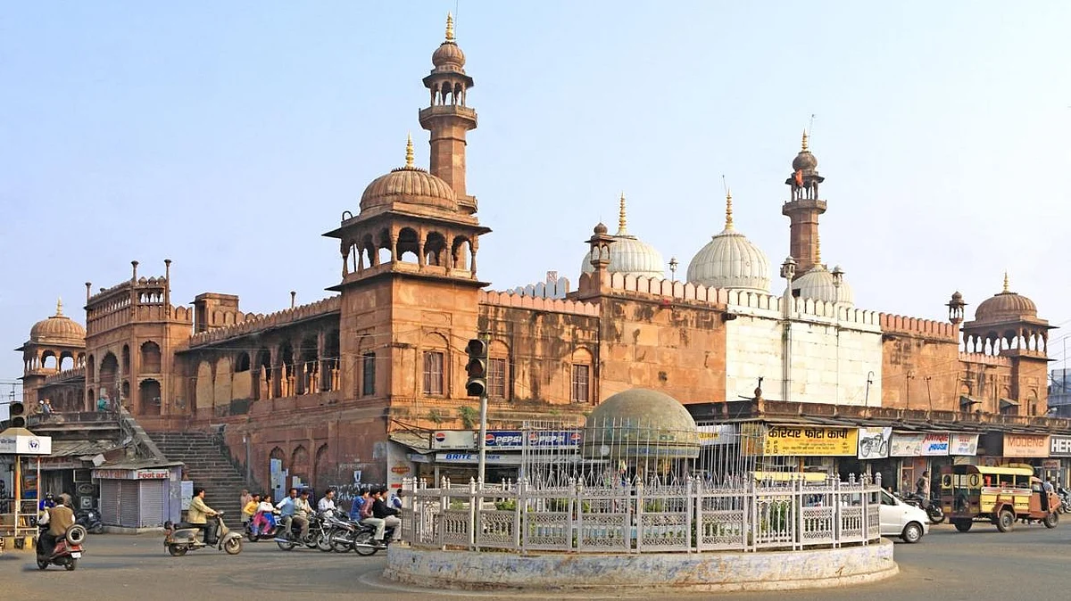 Bhopal’s Moti Masjid Barricading Under Review, MANIT Experts Explore Alternatives