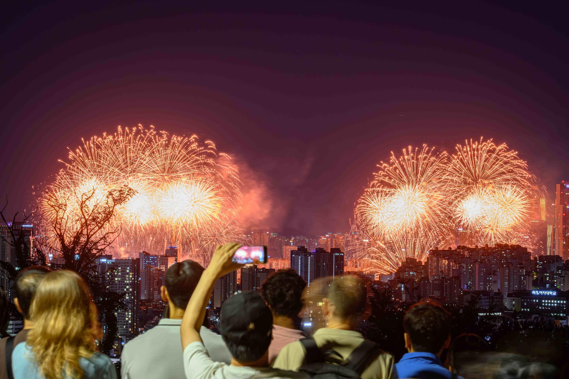 Seoul fireworks show attracts 1 million spectators