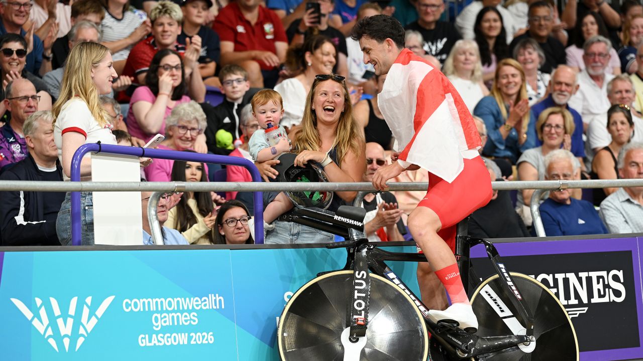 ‘I’ve got a gold medal and then a massive splinter to put next to it’ – Commonwealth Games gold medallist reveals bizarre backside injury