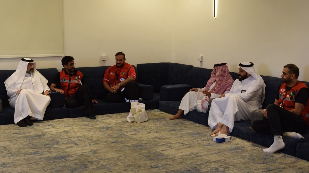 Red Crescent director in Al-Baha visits Al-Sarrah sector, praises staff achievements
