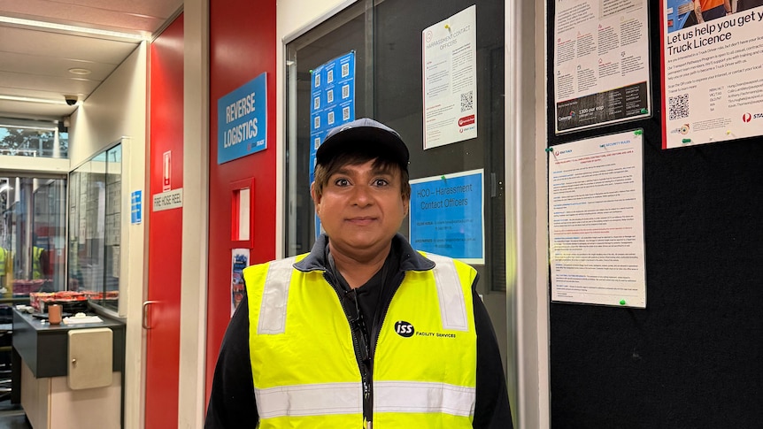 Refugee with disability from Pakistan finds 'dream job' at Sydney airport