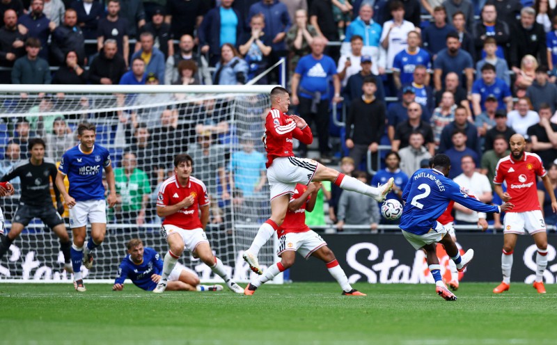 Maitland-Niles screamer earns Everton 2-2 draw with Man Utd