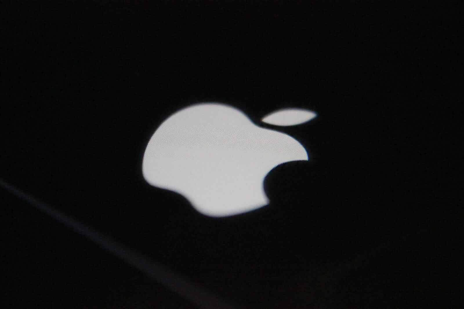 ‘AI Laggard’ Apple Is Sitting Pretty, But AAPL Stock Might Be Running Out of Room to Outperform
