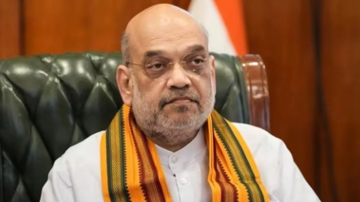 Union Minister Amit Shah Speaks To Delhi CM Rekha Gupta Over Satya Niketan Building Collapse, Assures Medical Aid For Injured