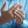 Socioeconomic status shapes treatment timing and duration in arthritis patients