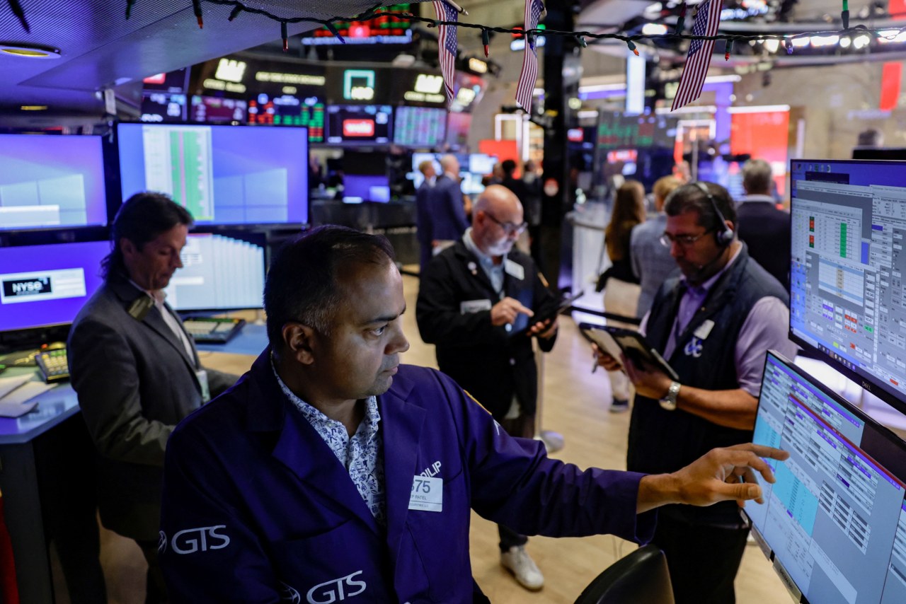 U.S. Stocks Fade for a Second Straight Session, Oil Rises