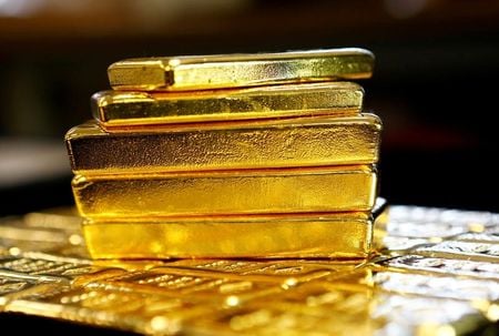 Gold holds near $4,400 as strong payrolls, Iran tensions lift Fed hike bets