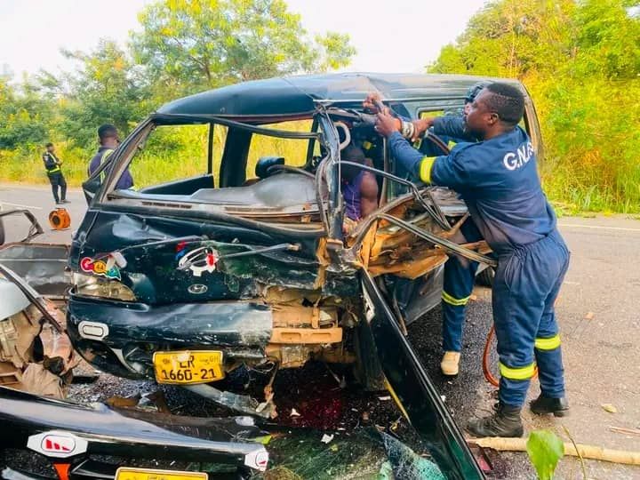 Photos: 1 person dead, 10 injured in gory accident on Somanya-Nkurakan Highway