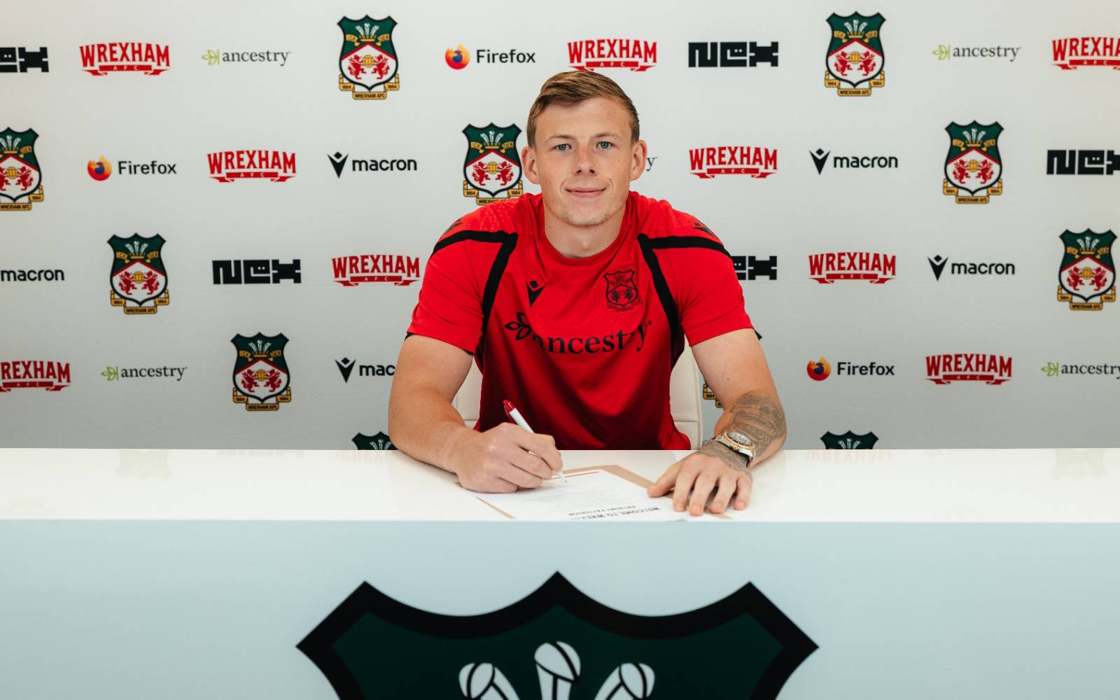Wrexham complete record deal for Sunderland goalkeeper Patterson